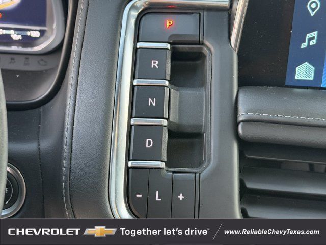 Used 2023 Chevrolet Suburban Z71 w/ Luxury Package AWD/4WD image 22