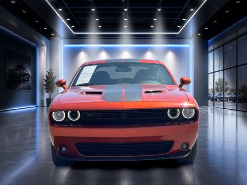 Used 2020 Dodge Challenger SXT w/ Driver Convenience Group RWD image 9