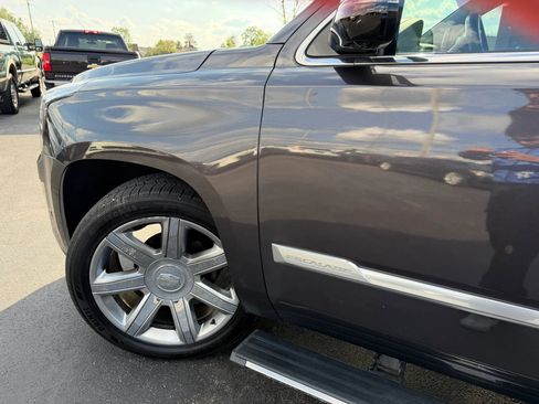 Used 2017 Cadillac Escalade Premium Luxury AWD/4WD image 51