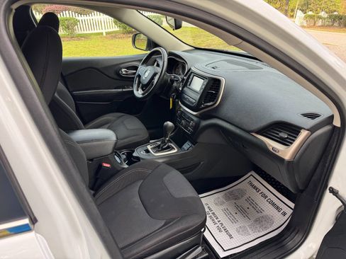 Used 2015 Jeep Cherokee Latitude w/ Cold Weather Group image 17