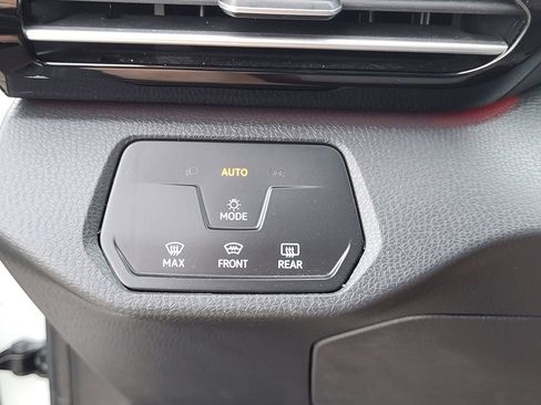 Used 2023 Volkswagen ID.4 Pro AWD/4WD image 14