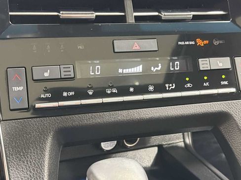 Certified 2022 Toyota Avalon XLE w/ Moonroof Package FWD image 20