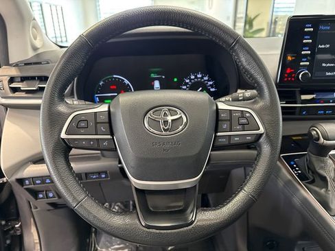 Used 2023 Toyota Sienna XLE w/ XLE Plus Package image 22