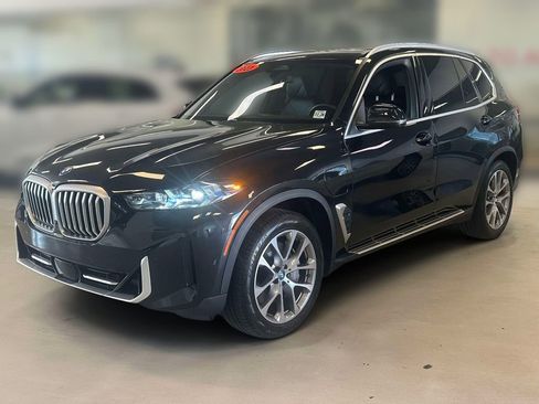 Used 2024 BMW X5 xDrive50e AWD/4WD image 3