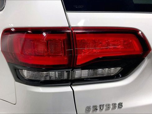 Used 2019 Jeep Grand Cherokee Altitude image 40