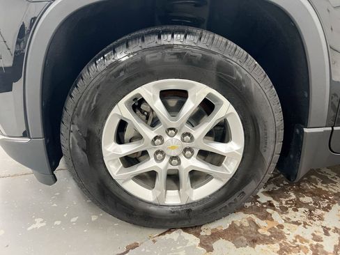 Used 2018 Chevrolet Traverse LT FWD image 27