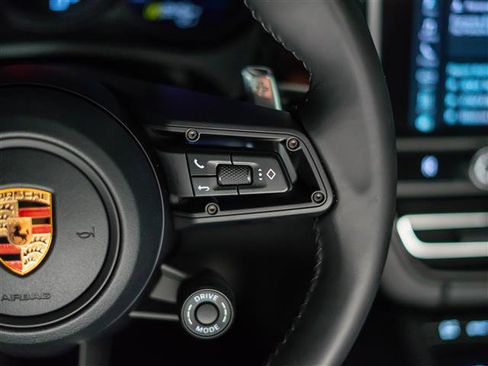 Certified 2026 Porsche Macan AWD/4WD image 18