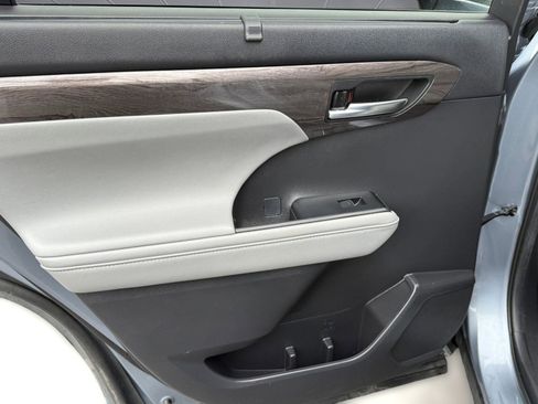 Used 2021 Toyota Highlander Platinum image 28