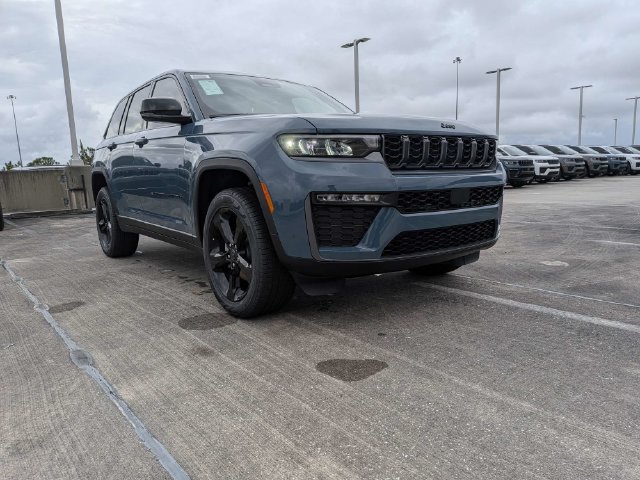 New 2027 Jeep Grand Cherokee Limited w/ Limited Altitude Package AWD/4WD image 2