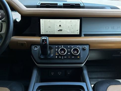 Used 2024 Land Rover Defender 110 X-Dynamic SE AWD/4WD image 17