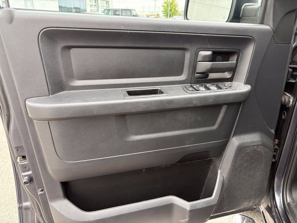 Used 2015 RAM 1500 Express AWD/4WD image 9