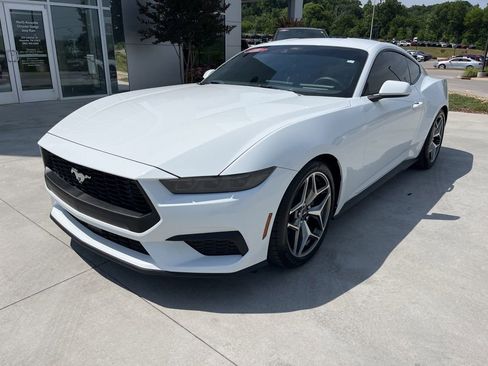 Used 2025 Ford Mustang Coupe RWD image 1
