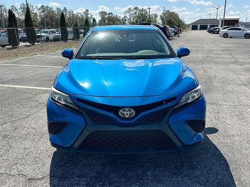 Used 2019 Toyota Camry SE image 2