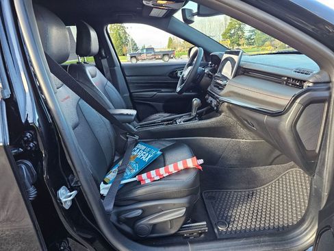 Used 2025 Jeep Compass Trailhawk image 9