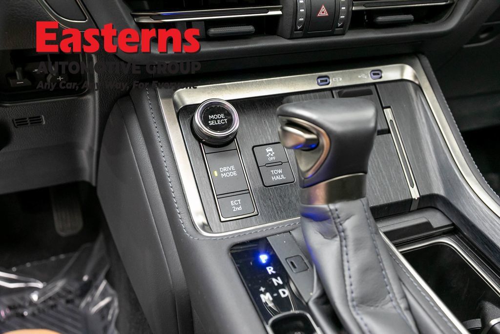Used 2025 Lexus GX 550 w/ Accessory Package (2T) AWD/4WD image 23