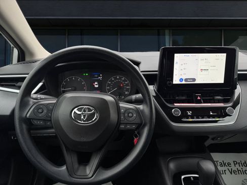 Used 2025 Toyota Corolla LE image 3