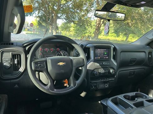 Used 2020 Chevrolet Silverado 1500 Custom w/ Custom Value Package RWD image 12