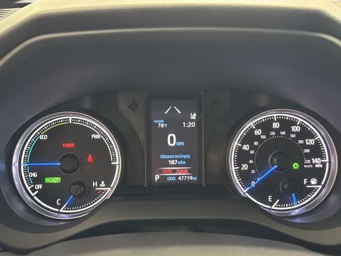 Used 2022 Toyota Venza LE AWD/4WD image 9