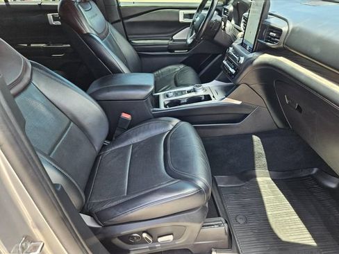 Certified 2020 Ford Explorer Platinum w/ Premium Technology Package AWD/4WD image 13