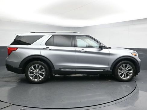 Used 2023 Ford Explorer Limited w/ Equipment Group 301A RWD image 11