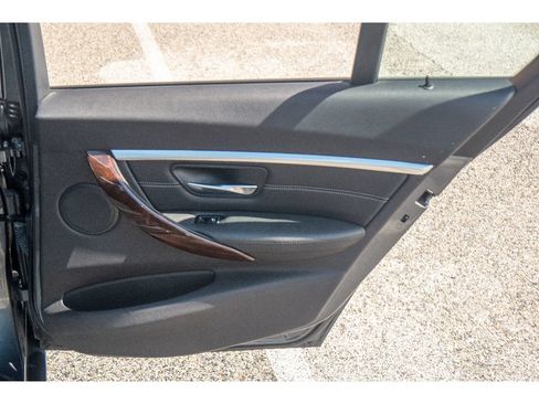 Used 2016 BMW 328i xDrive Sedan AWD/4WD image 18
