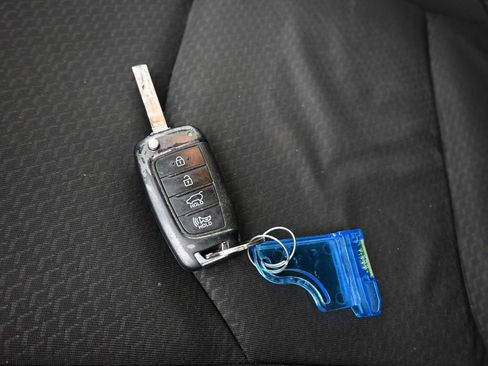 Used 2018 Hyundai Elantra GT image 46