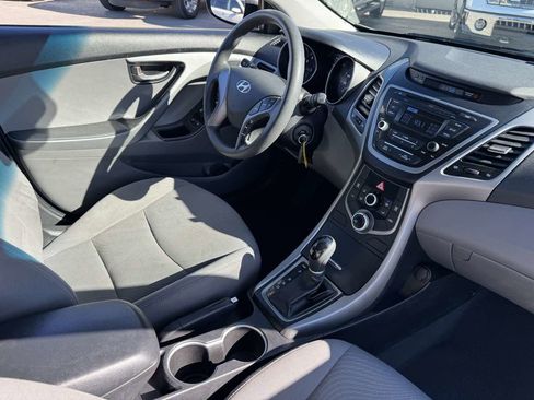 Used 2014 Hyundai Elantra SE image 15