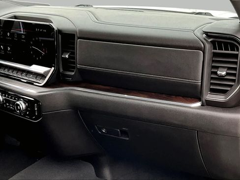 Used 2025 GMC Sierra 1500 SLT AWD/4WD image 19