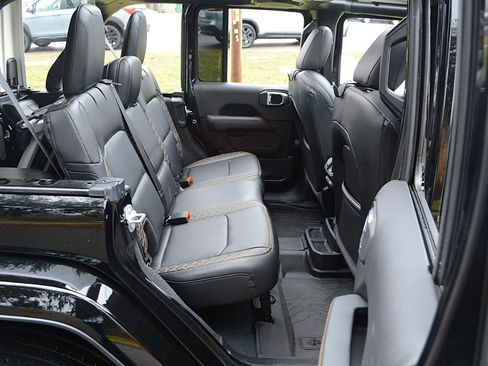 Used 2023 Jeep Wrangler Unlimited Sahara image 14