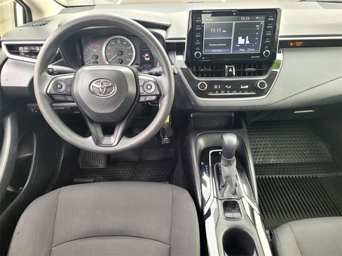 Used 2021 Toyota Corolla LE image 11