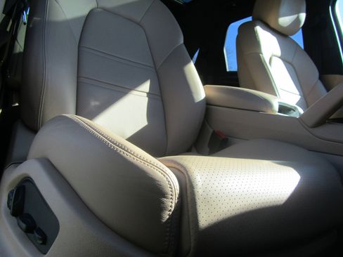 Used 2022 Porsche Cayenne image 21