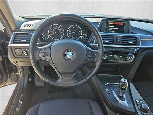 Used 2018 BMW 320i Sedan image 18