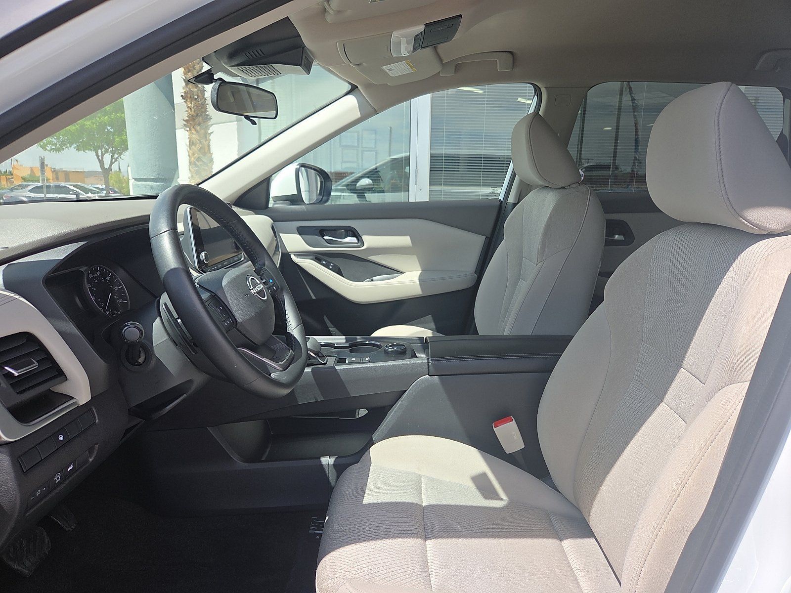 Used 2025 Nissan Rogue SV AWD/4WD image 9