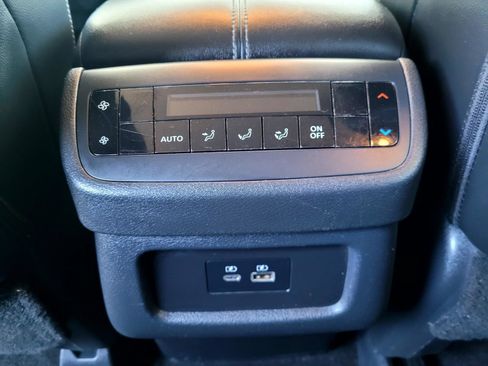 Used 2025 Nissan Pathfinder SL FWD image 18