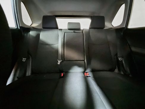 Used 2021 Toyota RAV4 LE FWD image 31