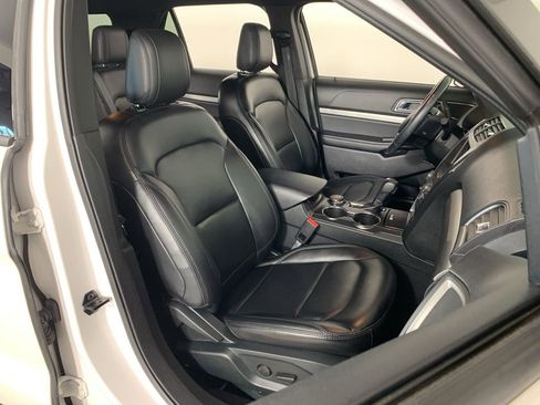 Used 2019 Ford Explorer XLT w/ Equipment Group 202A image 37