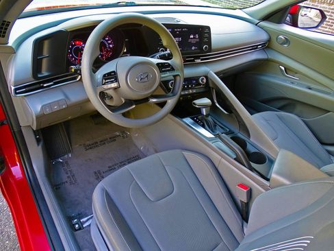 Used 2023 Hyundai Elantra SEL w/ Cargo Package FWD image 15