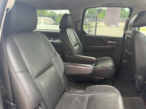 Used 2014 Cadillac Escalade ESV Luxury AWD/4WD image 23