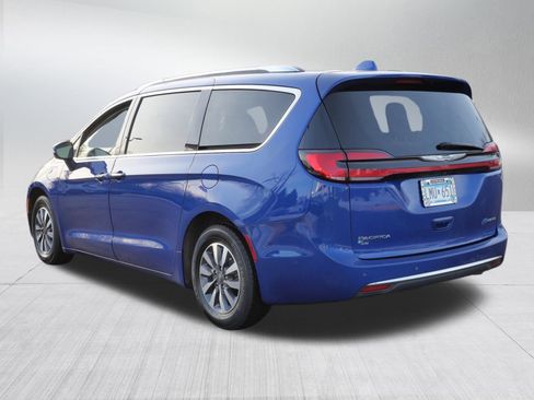 Used 2021 Chrysler Pacifica Touring-L image 5