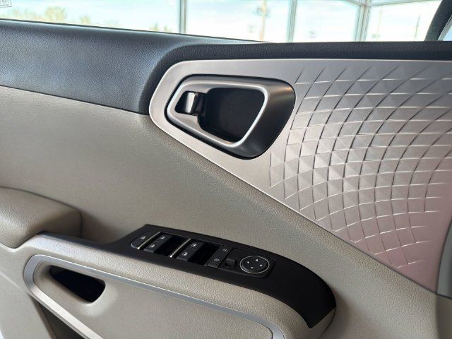 Used 2025 Kia Soul LX FWD image 21