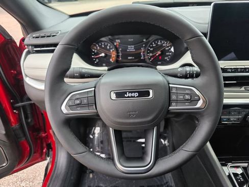 Used 2025 Jeep Compass Limited AWD/4WD image 24