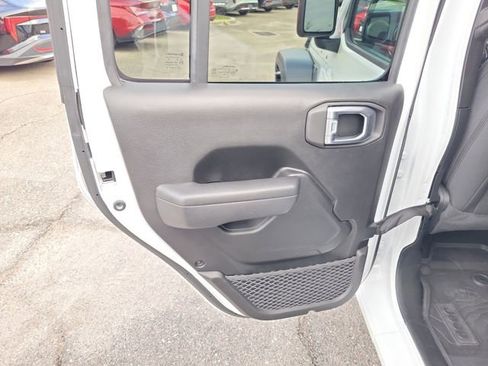 Used 2022 Jeep Wrangler Unlimited Sport AWD/4WD image 29