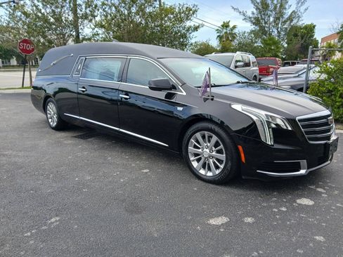 Used 2018 Cadillac XTS FWD image 1