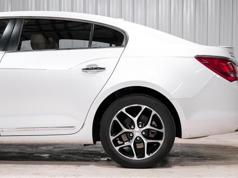 Used 2016 Buick LaCrosse Sport Touring image 4