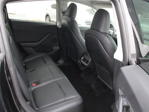 Used 2022 Tesla Model Y Long Range image 14