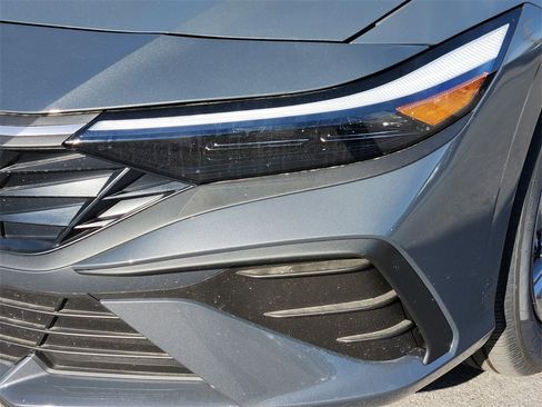 New 2025 Hyundai Elantra SE image 10