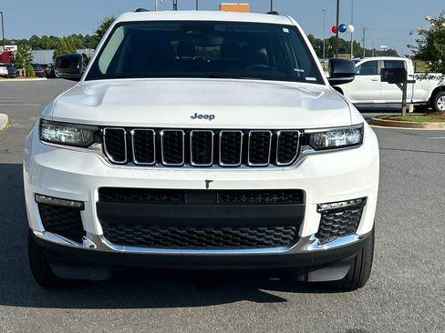 Used 2023 Jeep Grand Cherokee L Limited image 3