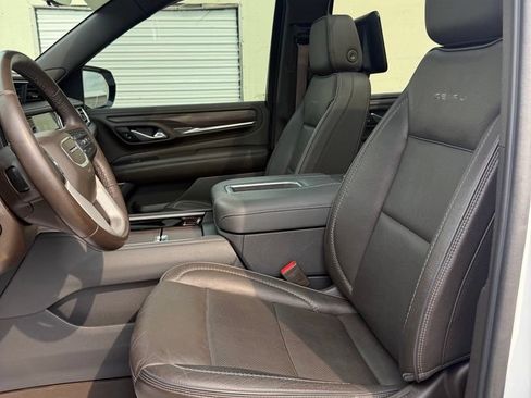 Used 2021 GMC Yukon XL Denali w/ Denali Ultimate Package AWD/4WD image 6