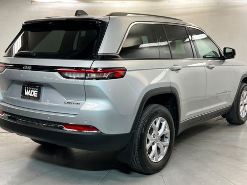 Used 2022 Jeep Grand Cherokee Limited w/ Luxury Tech Group II AWD/4WD image 6