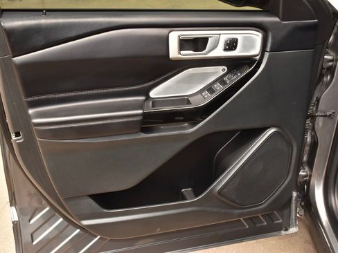 Used 2023 Ford Explorer Platinum w/ Technology Package RWD image 37